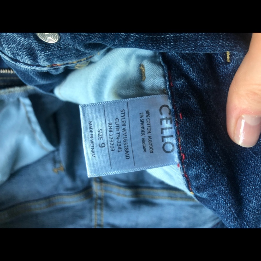 High Waist Ruffle Jeans | size 9 | 2 small holes - Picture 8 of 8